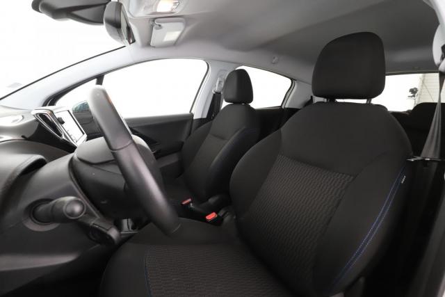 Peugeot 208 image 9
