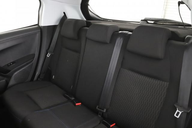 Peugeot 208 image 3