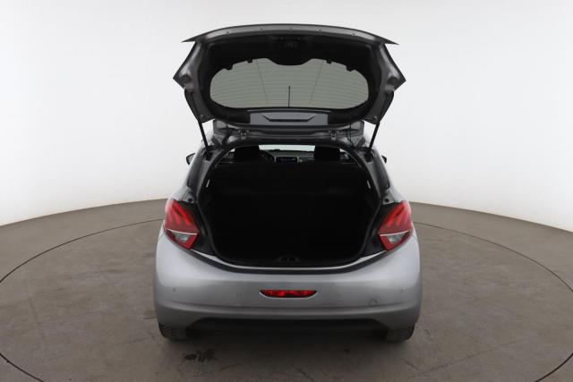 Peugeot 208 image 1
