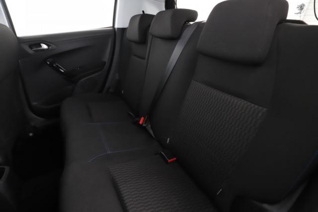 Peugeot 208 image 5