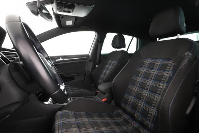 Volkswagen Golf image 8