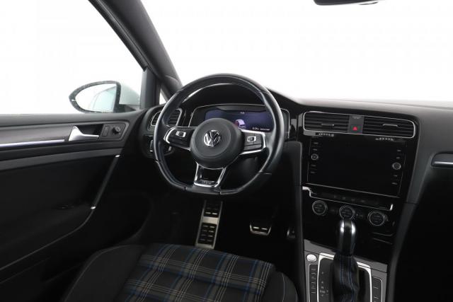 Volkswagen Golf image 9