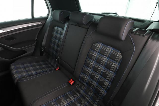 Volkswagen Golf image 6