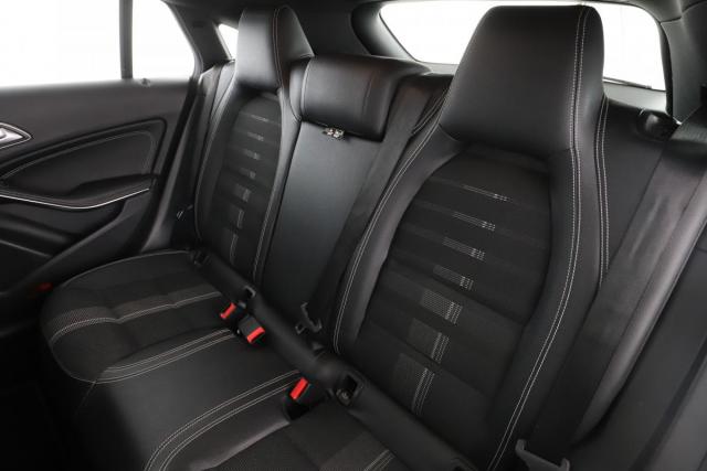 Mercedes Benz Cla image 4