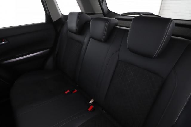 Suzuki Vitara image 8
