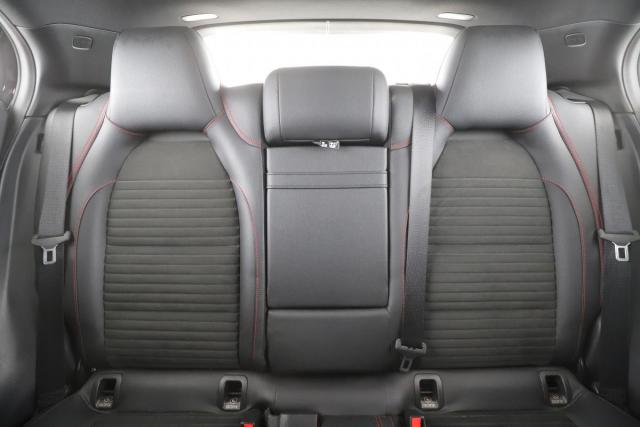 Mercedes Benz Gla image 7