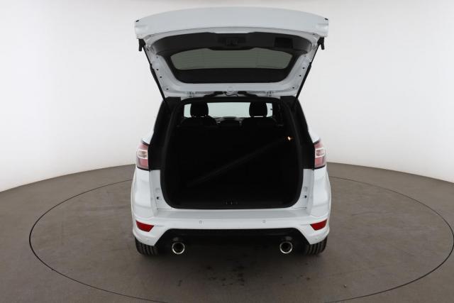 Ford Kuga image 2