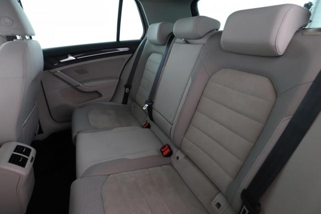 Volkswagen Golf image 8