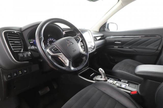 Mitsubishi Outlander image 6