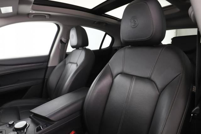 Alfa Romeo Stelvio image 8