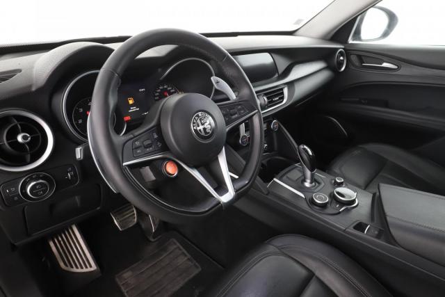 Alfa Romeo Stelvio image 7