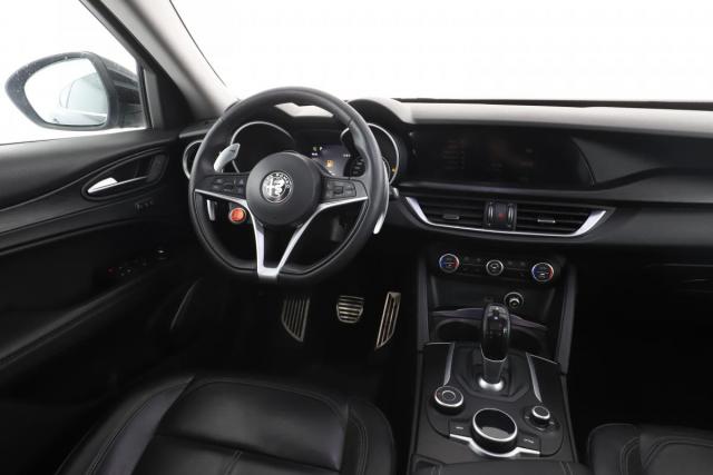 Alfa Romeo Stelvio image 2