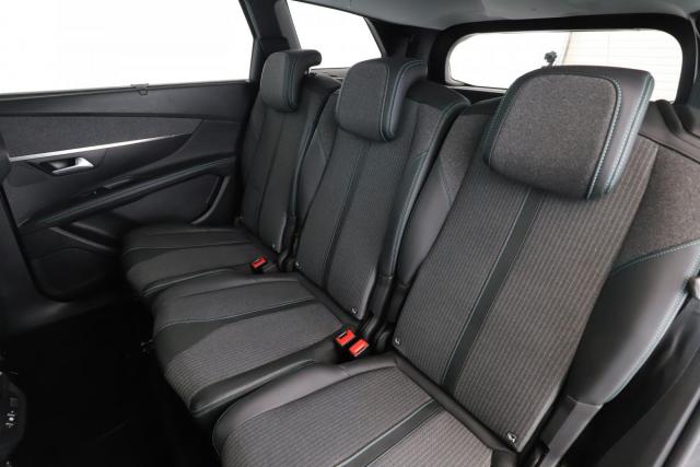 Peugeot 5008 image 2