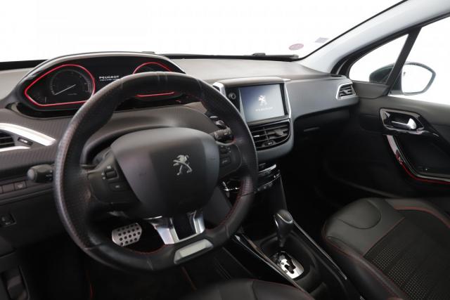 Peugeot 2008 image 8