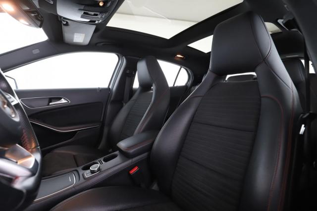 Mercedes Benz Gla image 1