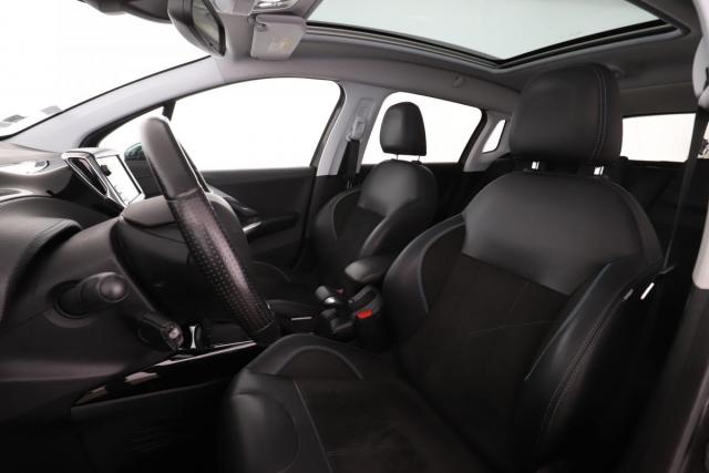 Peugeot 2008 image 2