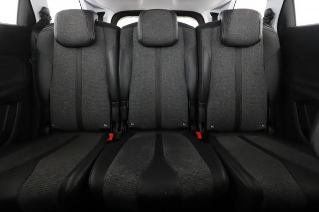 Peugeot 5008 image 8