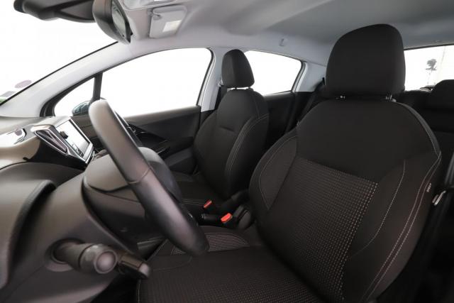 Peugeot 208 image 2