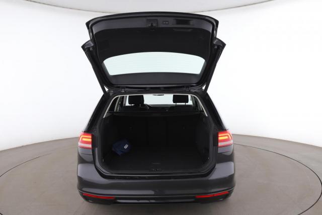 Volkswagen Passat Sw image 8