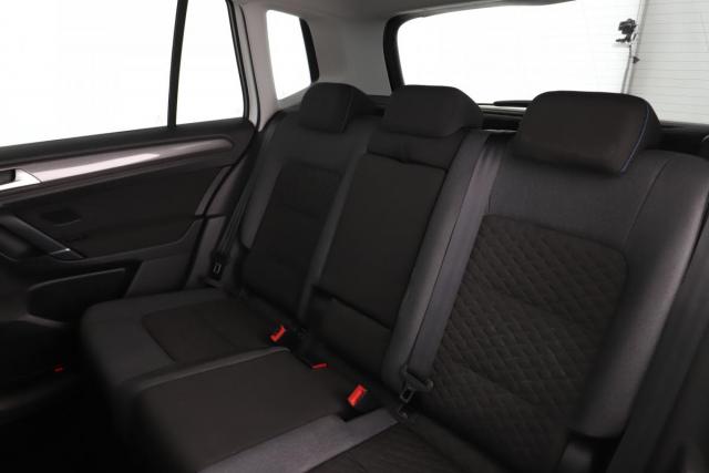 Volkswagen Golf Sportsvan image 2