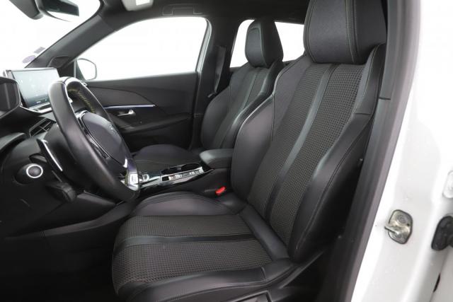 Peugeot 2008 image 2