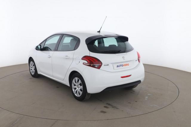 Peugeot 208 image 8
