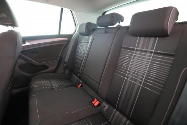 Volkswagen Golf image 6