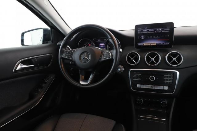 Mercedes Benz Gla image 7