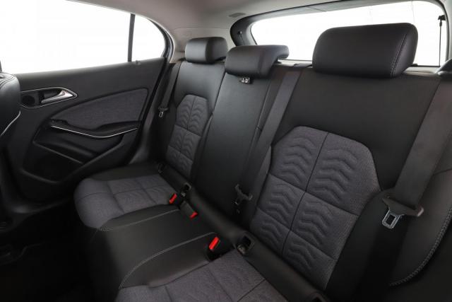 Mercedes Benz Gla image 9