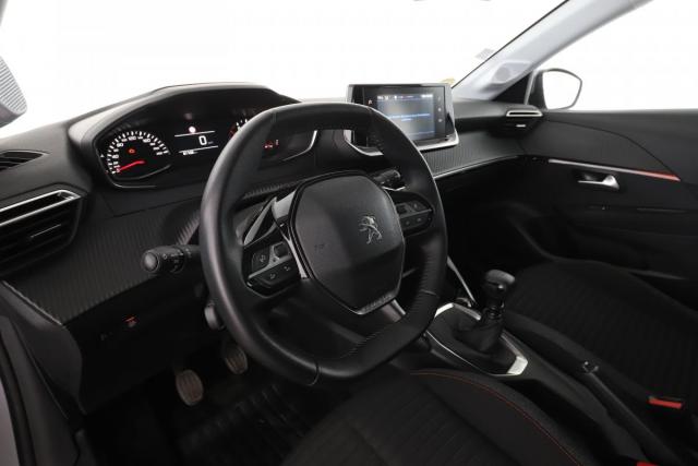 Peugeot 208 image 6