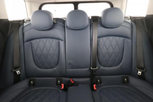 Mini Clubman image 3
