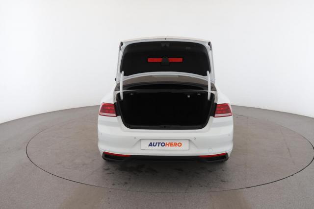 Volkswagen Passat image 7