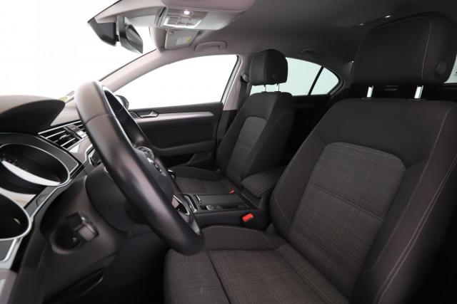 Volkswagen Passat image 8