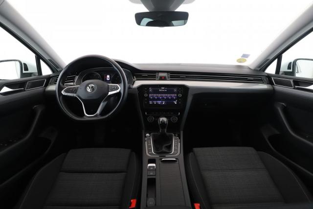 Volkswagen Passat image 2