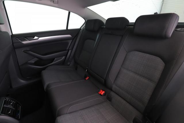 Volkswagen Passat image 4