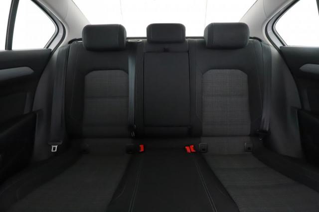Volkswagen Passat image 3