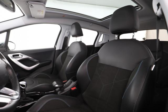 Peugeot 2008 image 8
