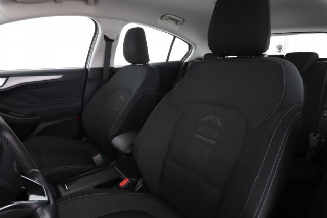 Ford Focus image 6