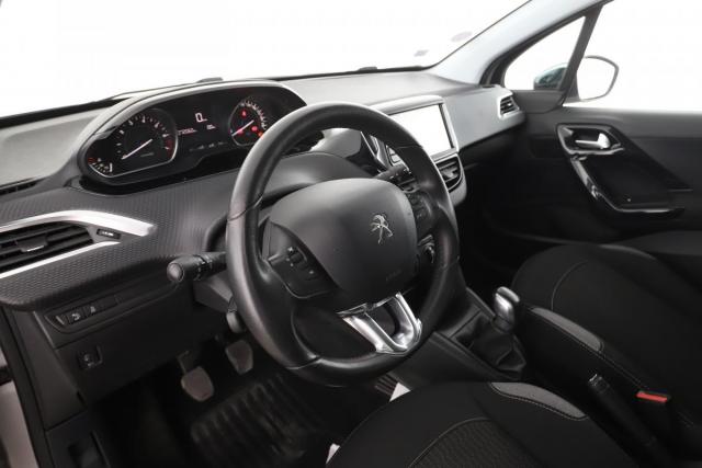 Peugeot 208 image 8