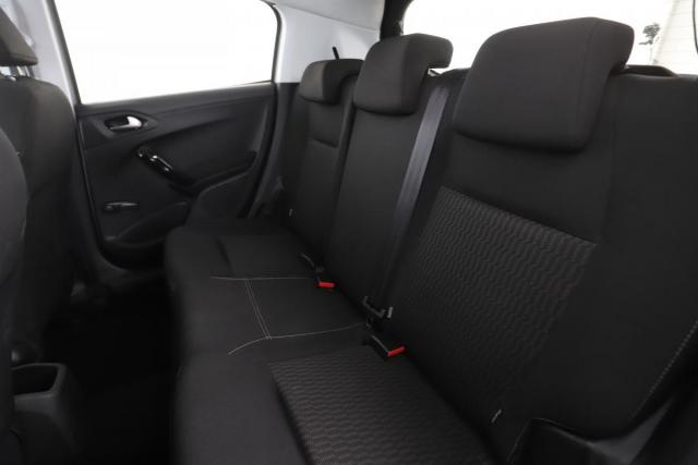 Peugeot 208 image 6