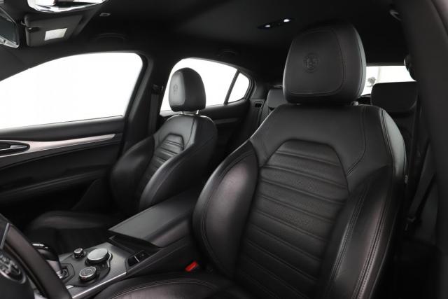 Alfa Romeo Stelvio image 2