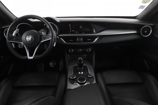 Alfa Romeo Stelvio image 9