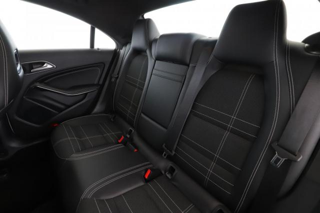 Mercedes Benz Cla image 8