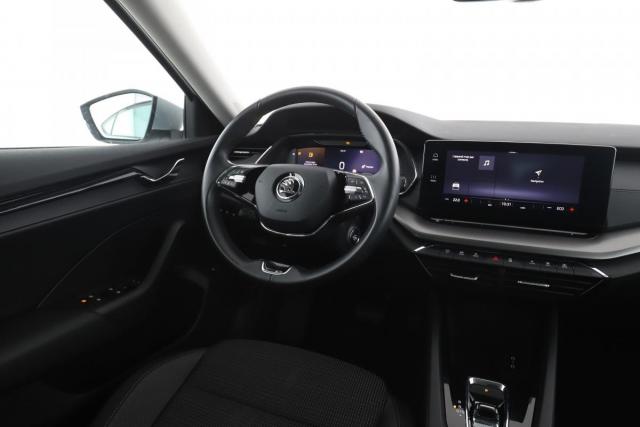 Skoda Octavia image 8