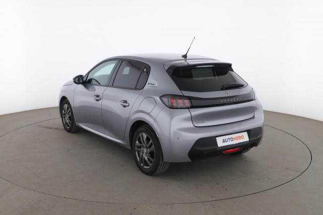 Peugeot 208 image 8
