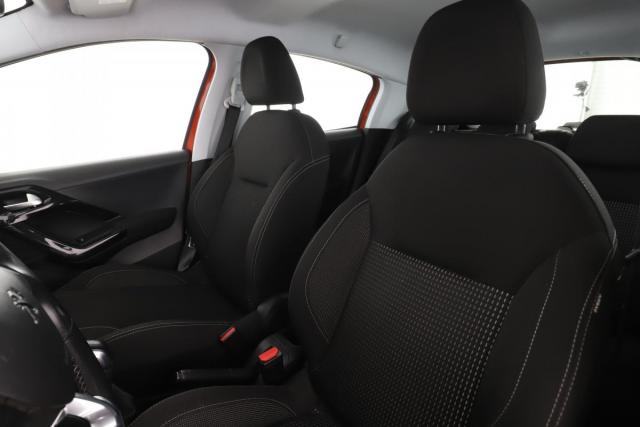 Peugeot 208 image 3