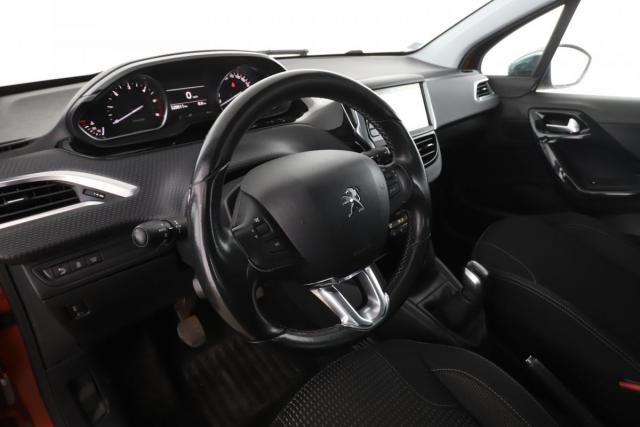 Peugeot 208 image 9