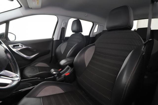 Peugeot 2008 image 3