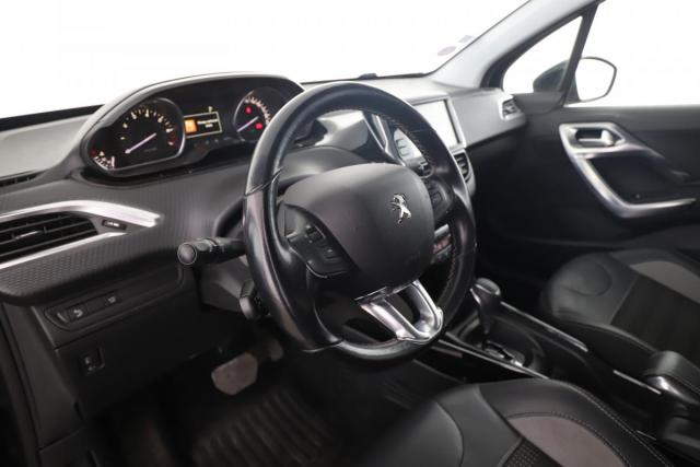 Peugeot 2008 image 2