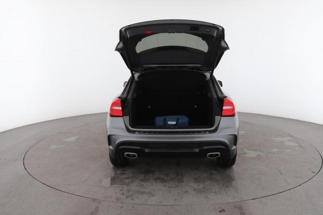 Mercedes Benz Gla image 8